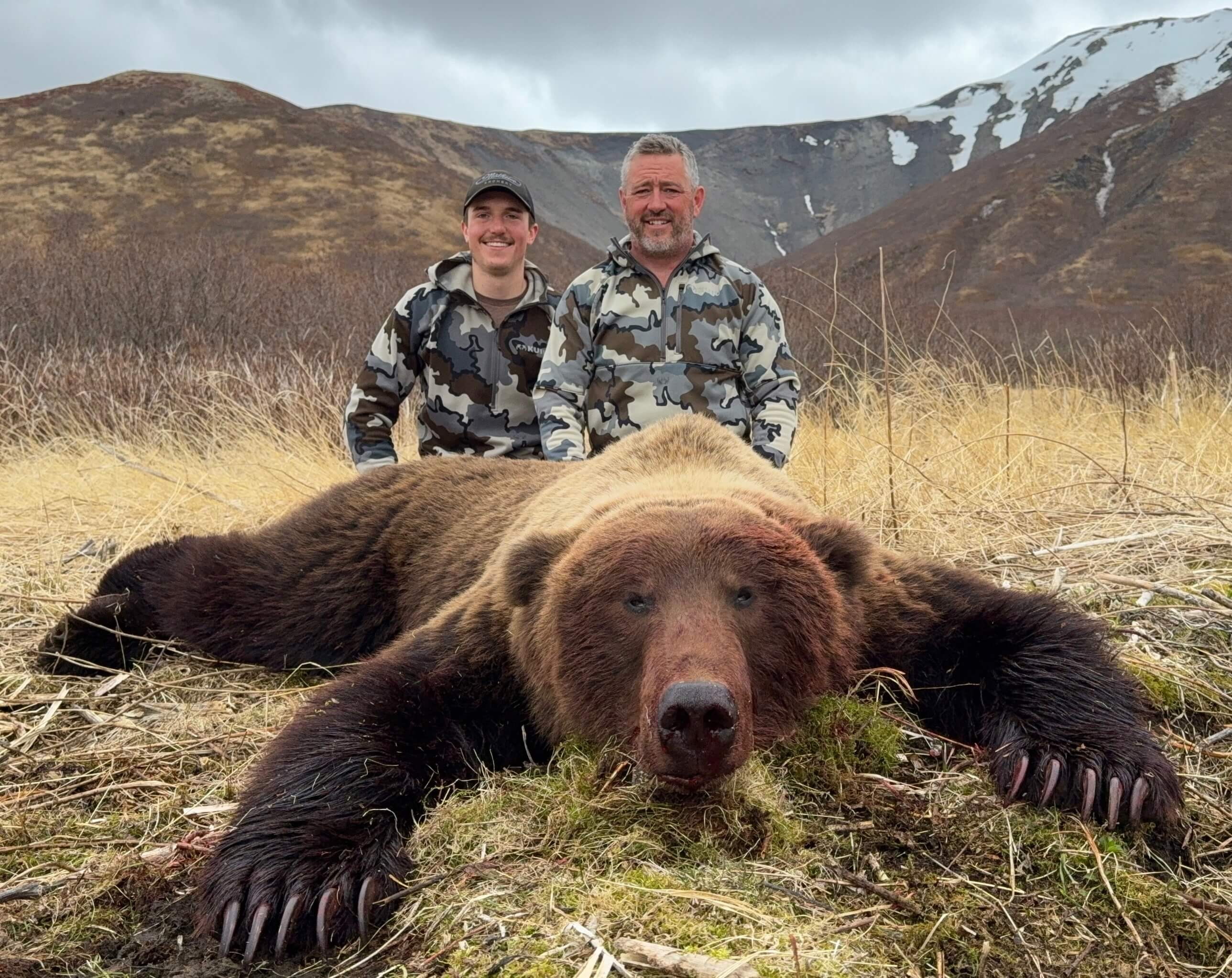 Coastal brown bear hunt in the Bristol Bay / Lake Iliamna region